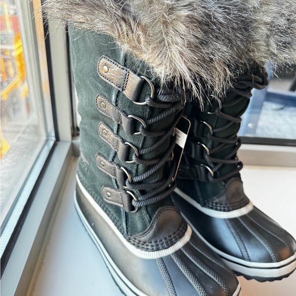 Sorel Joan of arctic Women's Black and White Fur-Trimmed. Brand new with tags 8 - Picture 8 of 10